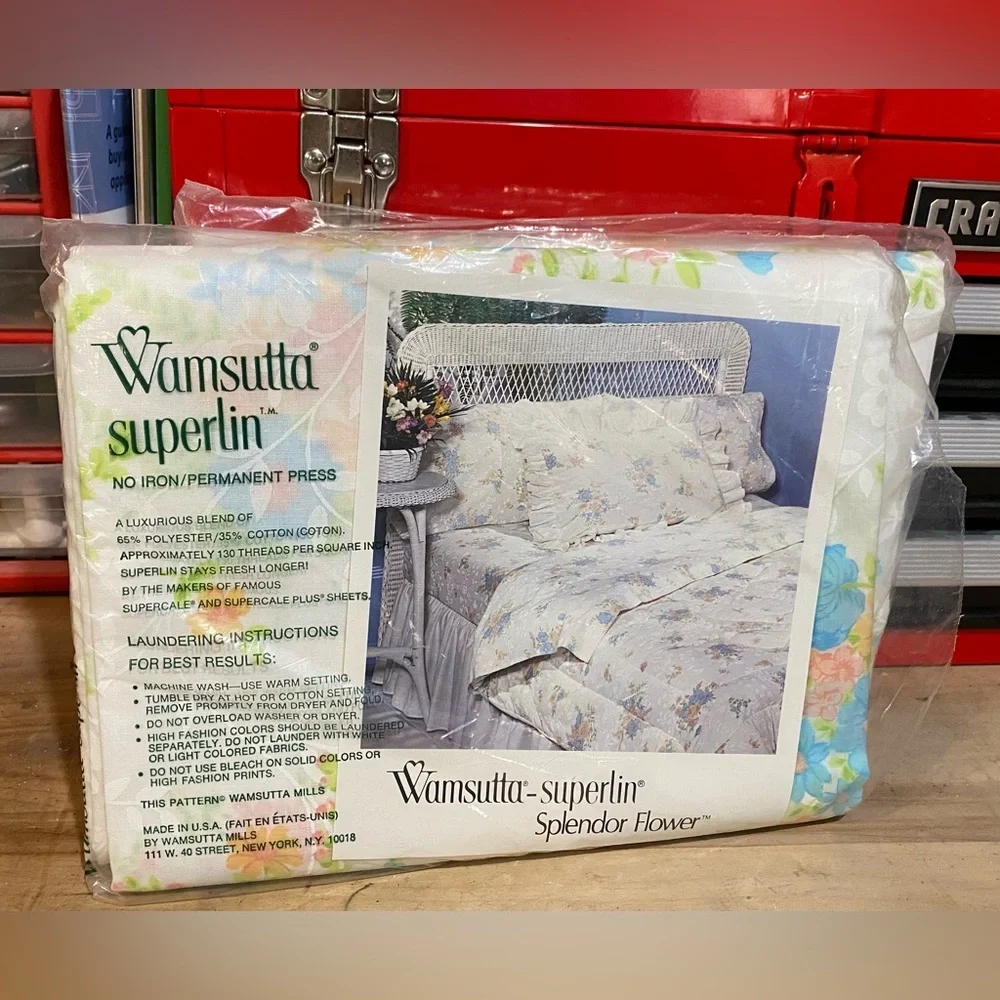 Set of 2 Vintage Wamsutta Ultracale Double Flat Sheet with a floral pattern